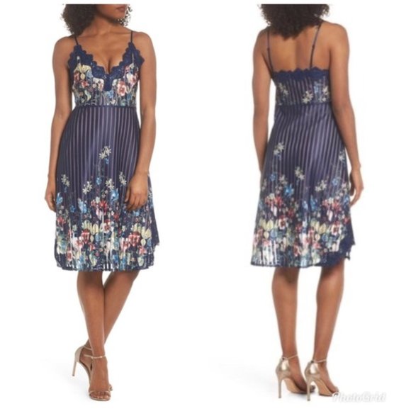 Anthropologie Dresses & Skirts - Anthropologie Foxiedox Floral Lace Meadow Dress